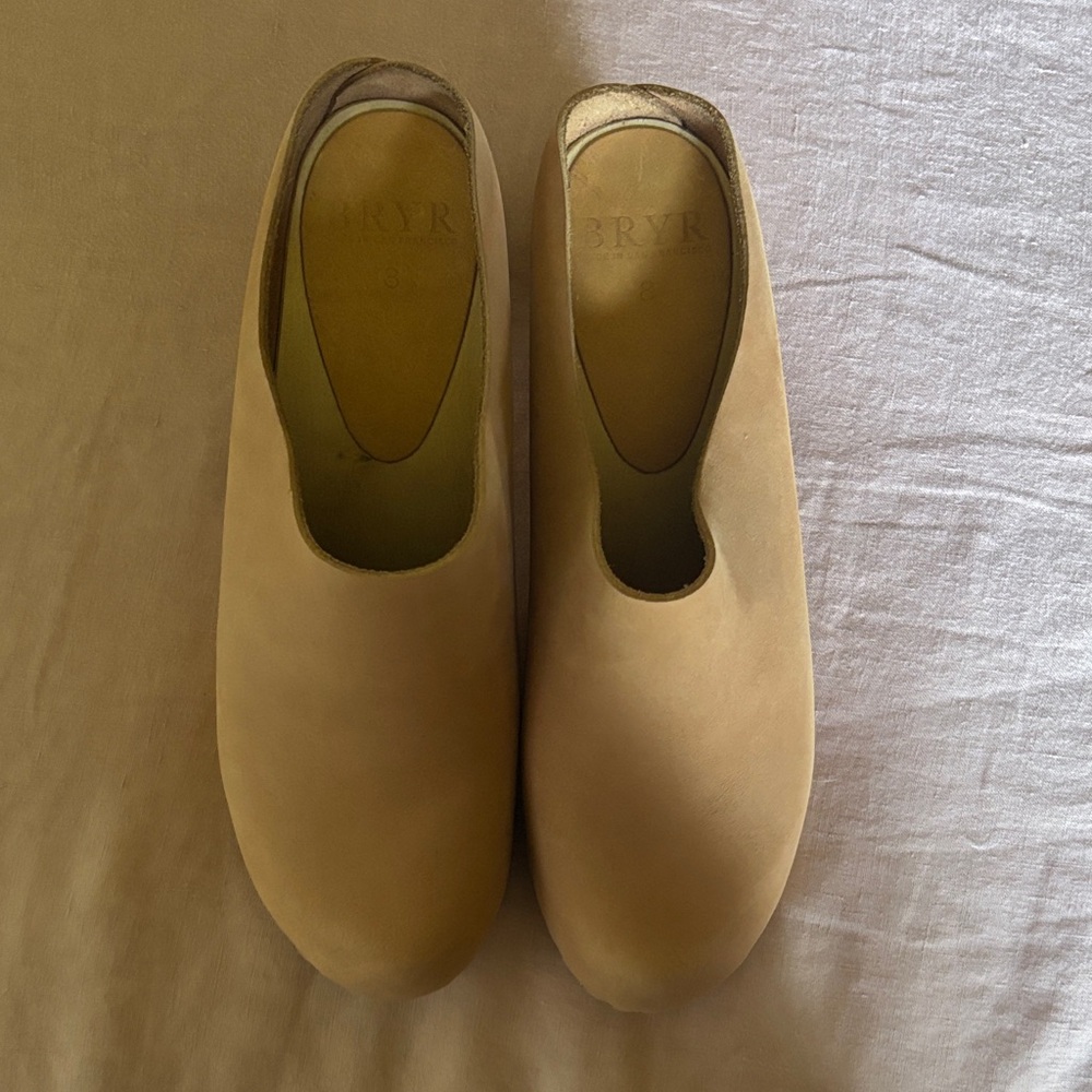 Bryr Tan Leather Clogs